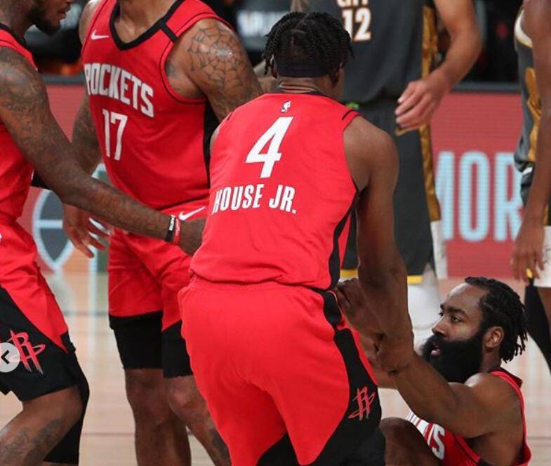  米切尔准绝杀骑士加时险胜雷霆保留希望  